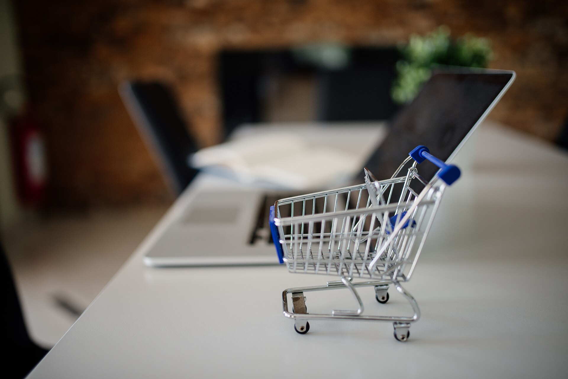 Ecommerce shopping cart next to a laptop